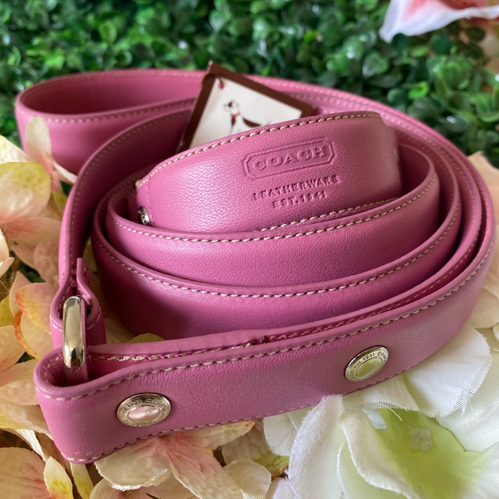 COACH PINK DOG LEASH🩷